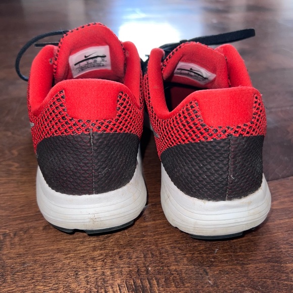 Nike Men's Red Revolution 3 Athletic Running Shoes Size 7 - Picture 3 of 5